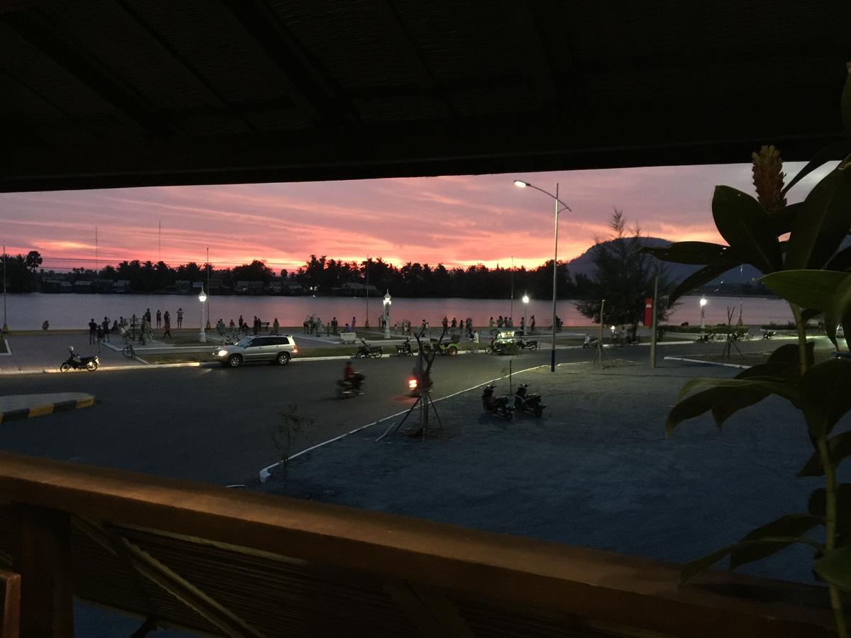 Makk Hotel Kampot Exterior foto